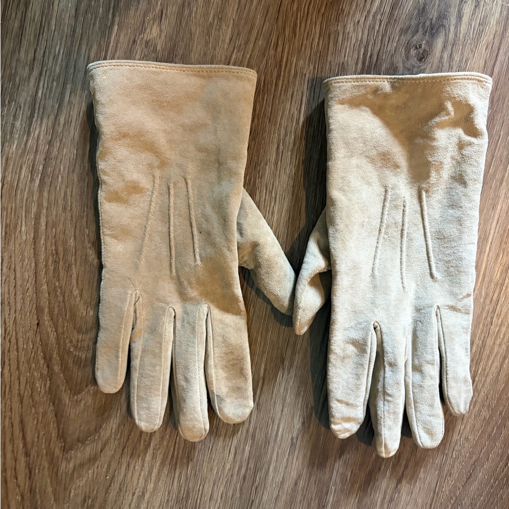 Classic Women's Suede Gloves in Light Tan